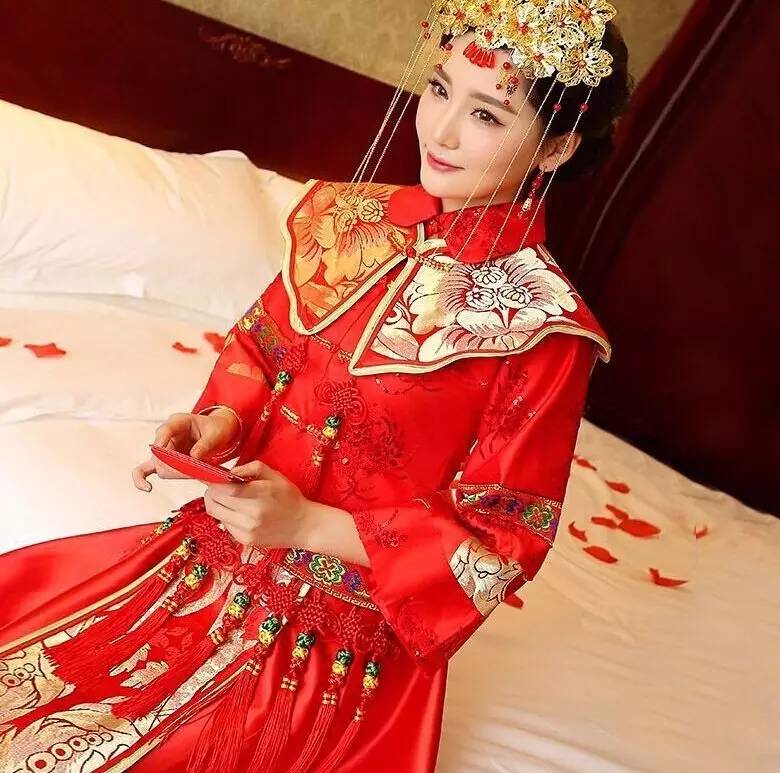 古代婚纱红色_古代新娘红色古装婚纱