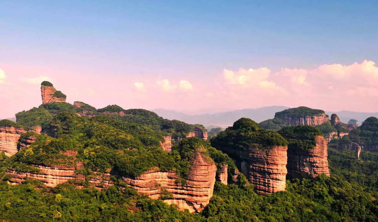 以丹霞地貌景观为主的风景区和自然遗产地