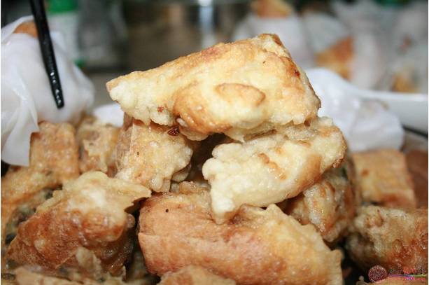 恩平豆角糍恩平烧饼,为恩平特产,以其制作精巧,风味独特而驰名.
