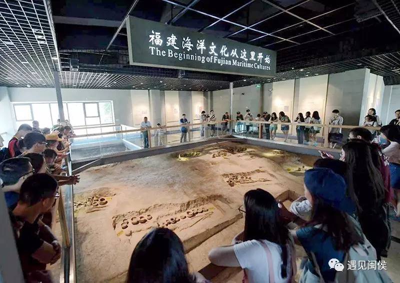 昙石山遗址博物馆于1998年成立,占地面积108亩, 是我省第一座依托于