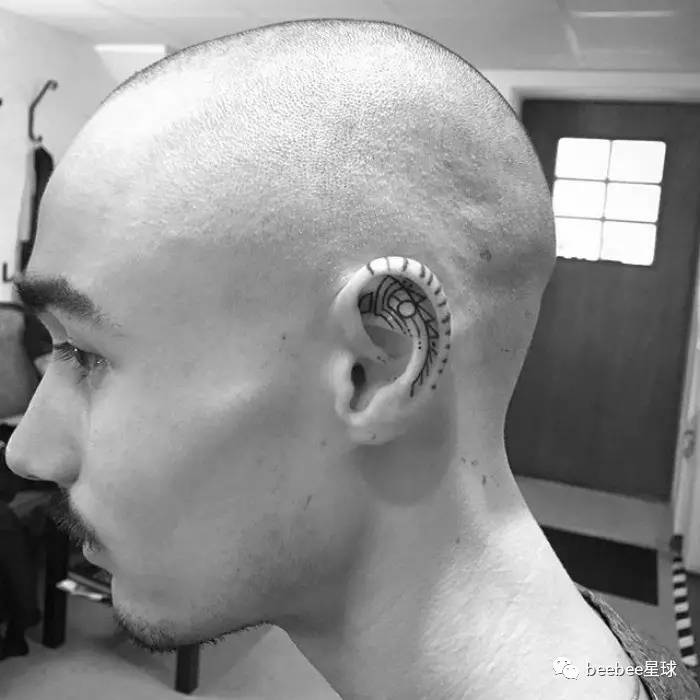 在耳朵上纹身是种怎样的体验?