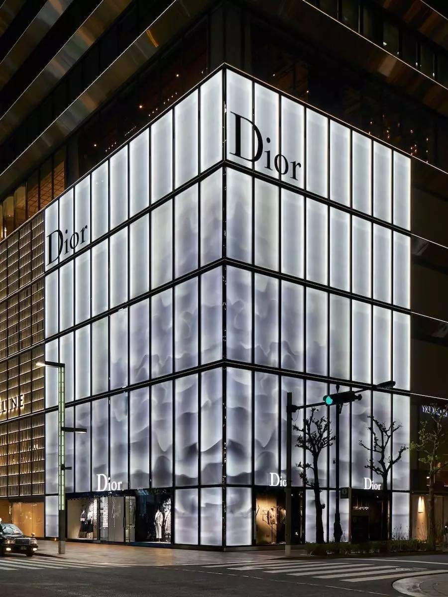迪奥全球最大旗舰店东京银座开幕 风格是dior旗舰店一如既往的调性 但细节上更加讲究