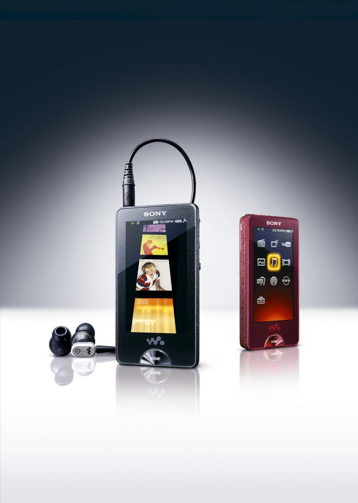 (2009 年,首款拥有触控屏幕的机型 walkman nwd-w273