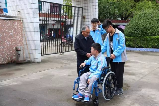 【点赞】从小学到初中,宁海好少年九年如一日照顾残疾同学