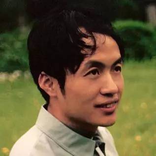 正文 顾城(1956—1993),男,原籍上海,1956年9月24日生于北京一个诗人