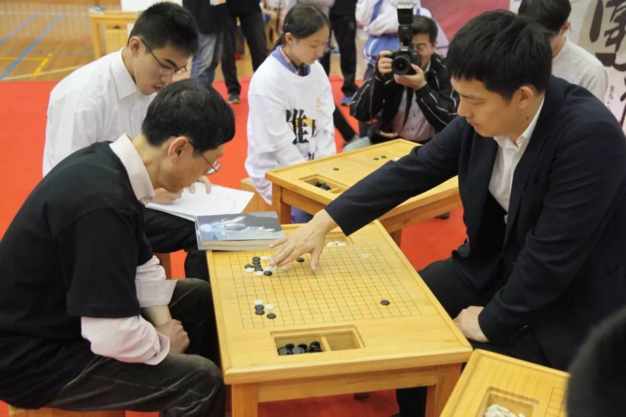 师生接力挑战围棋国手常昊"优秀运动员进校园"系列活动启动