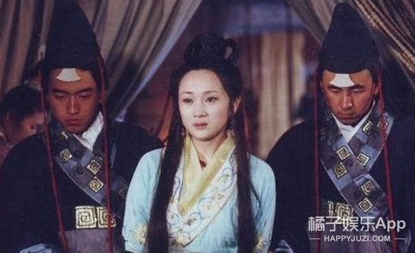 2001年,许还幻在电视剧《秦始皇》中饰演黎姜一角,感觉这时候的她脸上