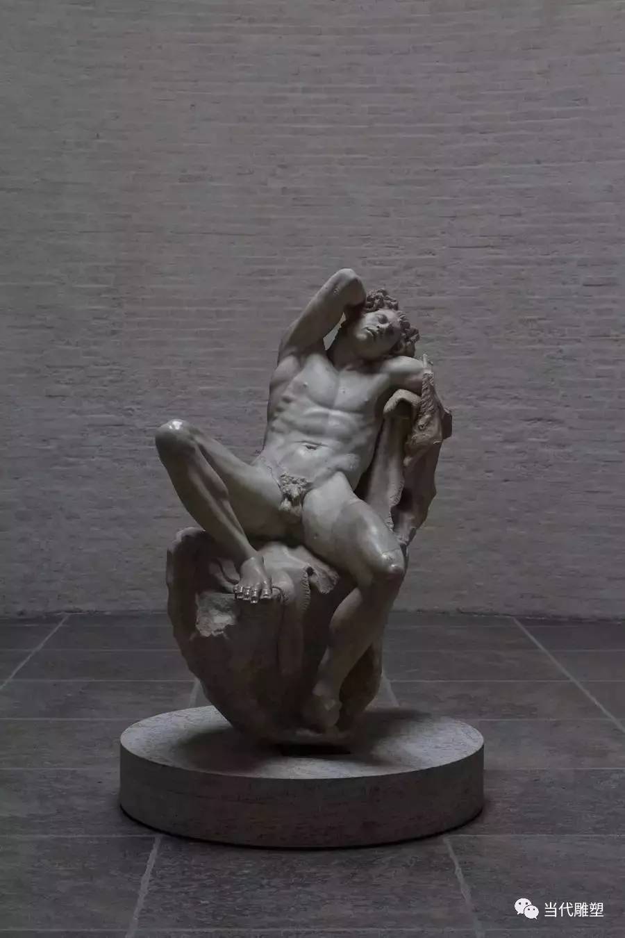 大理石男性西方写实人体雕塑