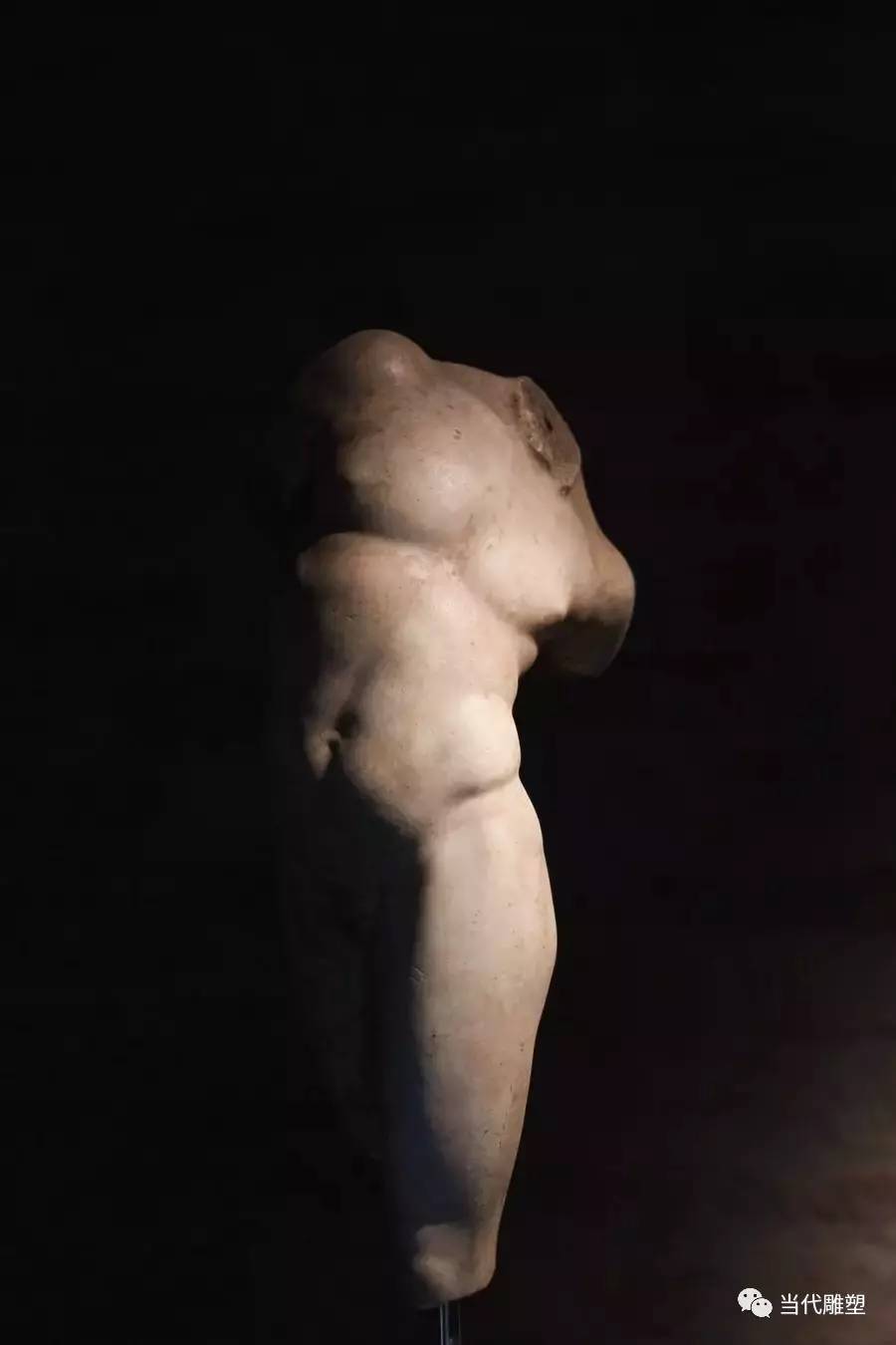 汉白玉西方写实人体雕塑