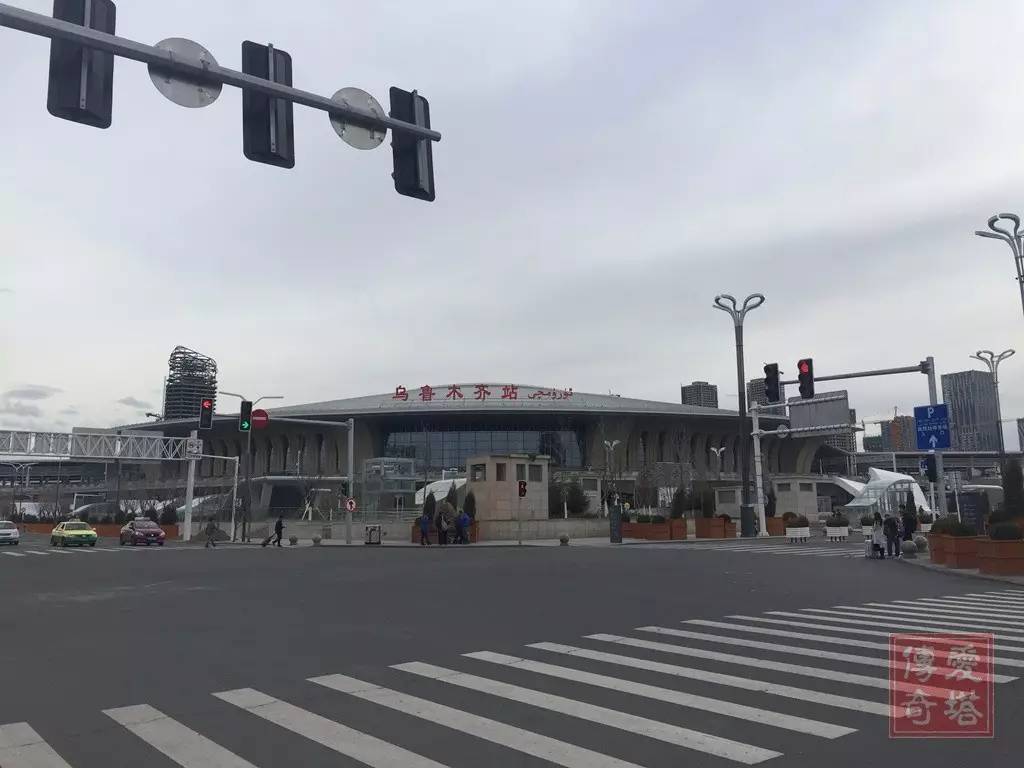 日,第一天【本次行程的路线】这次旅行从乌鲁木齐出发,经库尔勒,焉耆