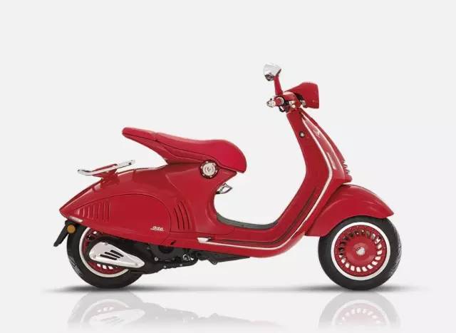 在去年米兰车展上vespa发布的这款vespa 946用了红色,但红得更纯粹