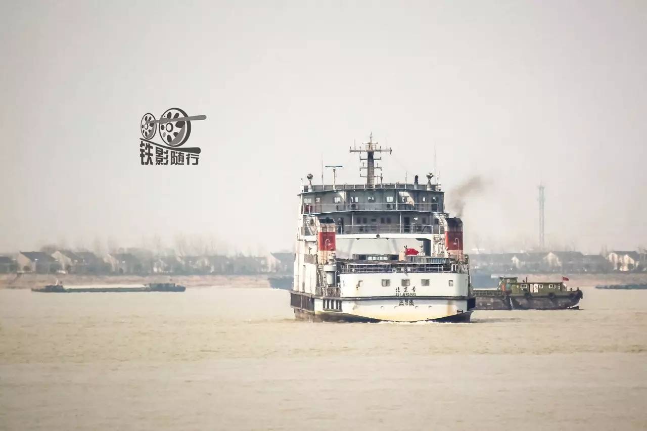 中国首条火车轮渡，船上安铁轨，渡火车过海，乘客不下火车到海南_哔哩哔哩_bilibili