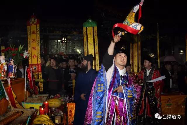 实拍岚县白龙山迎祥祈福法会现场,太热闹了!老乡你去了吗?