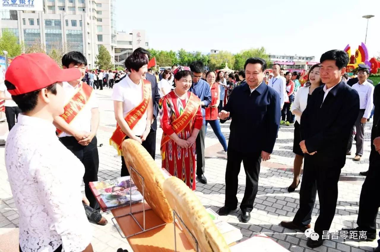 队代表古丽巴,阜康市太阳花爱心联盟创始人,阜康市幼儿园园长钱俊莉