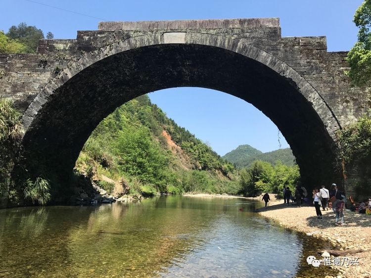 会源桥,位于龙头山乡桂湖村,建于明朝万历23年(1595年,是江南现存单