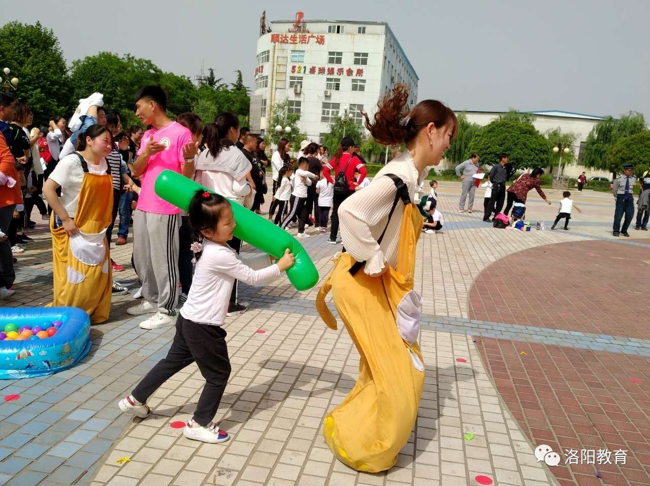 【县区传真】吉利区直幼儿园举办大型亲子趣味运动会