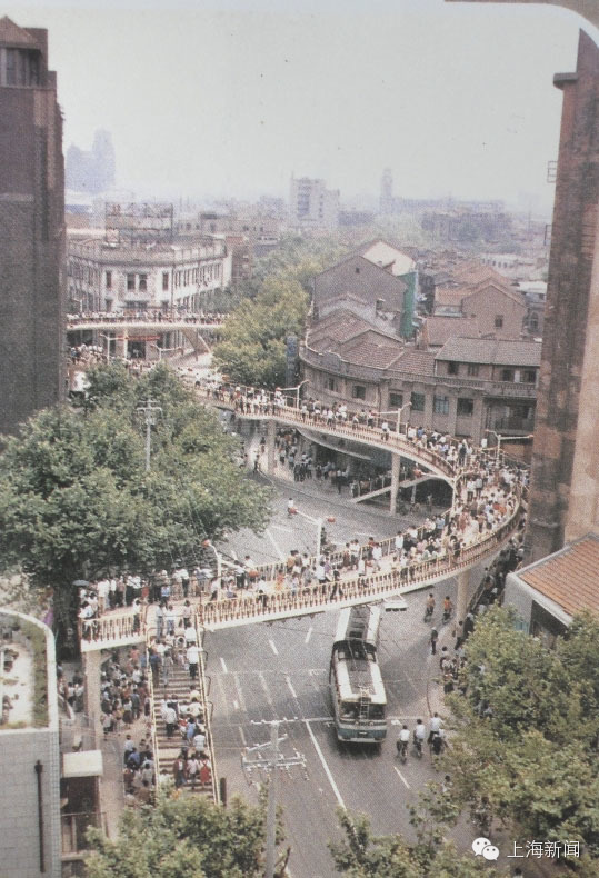 南京西路东望石门路