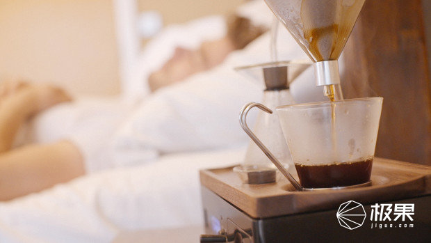 Say goodbye to getting out of bed! An alarm clock that wakes you up with the smell of coffee