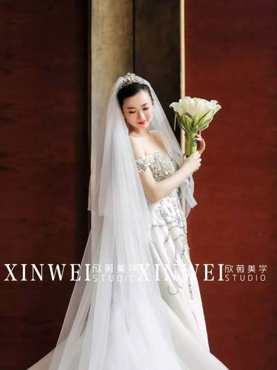 缎面婚纱造型_复古缎面婚纱造型