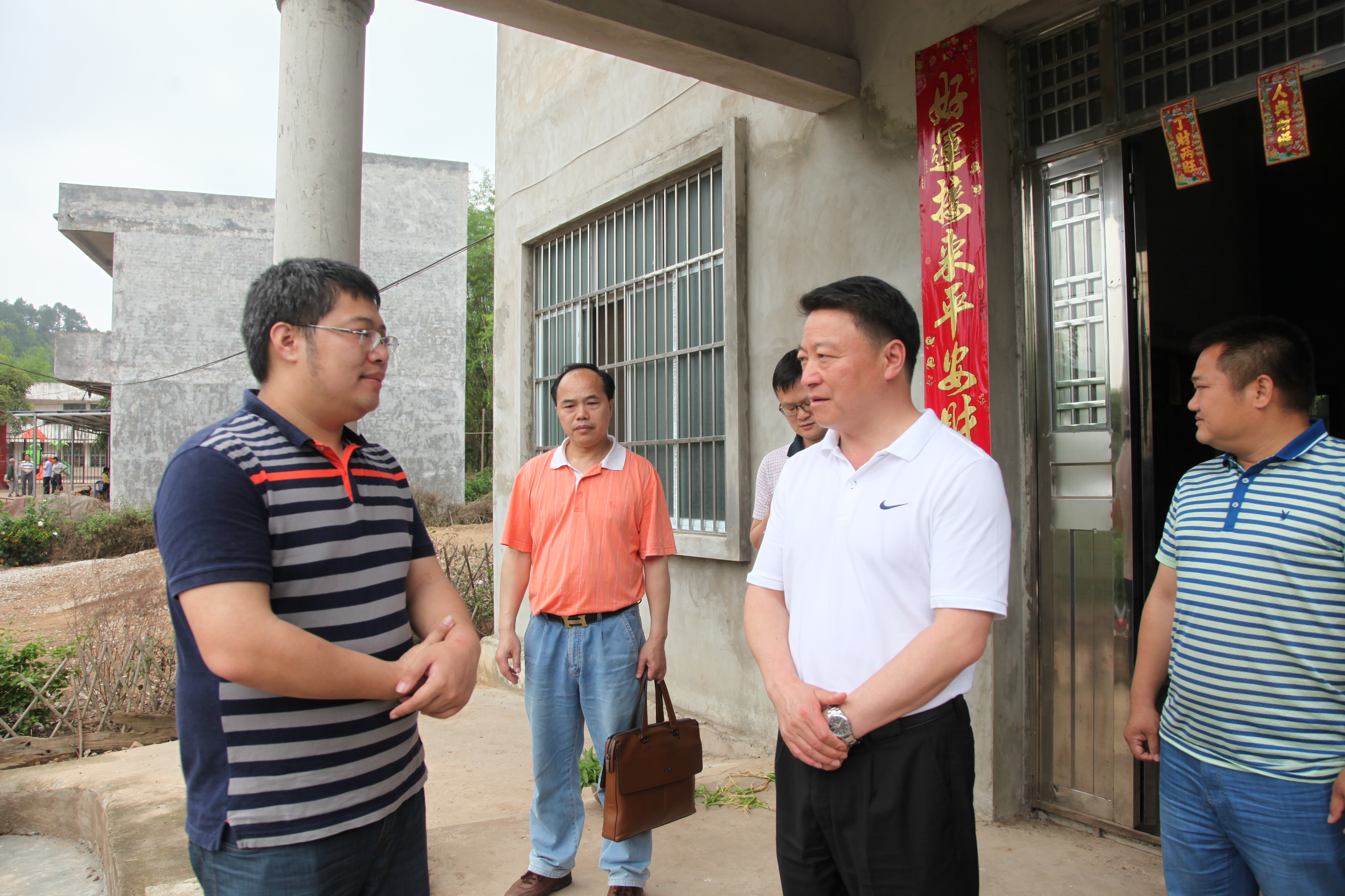 邱明宏等赴崇左市宁明县板墩村考察扶贫工作