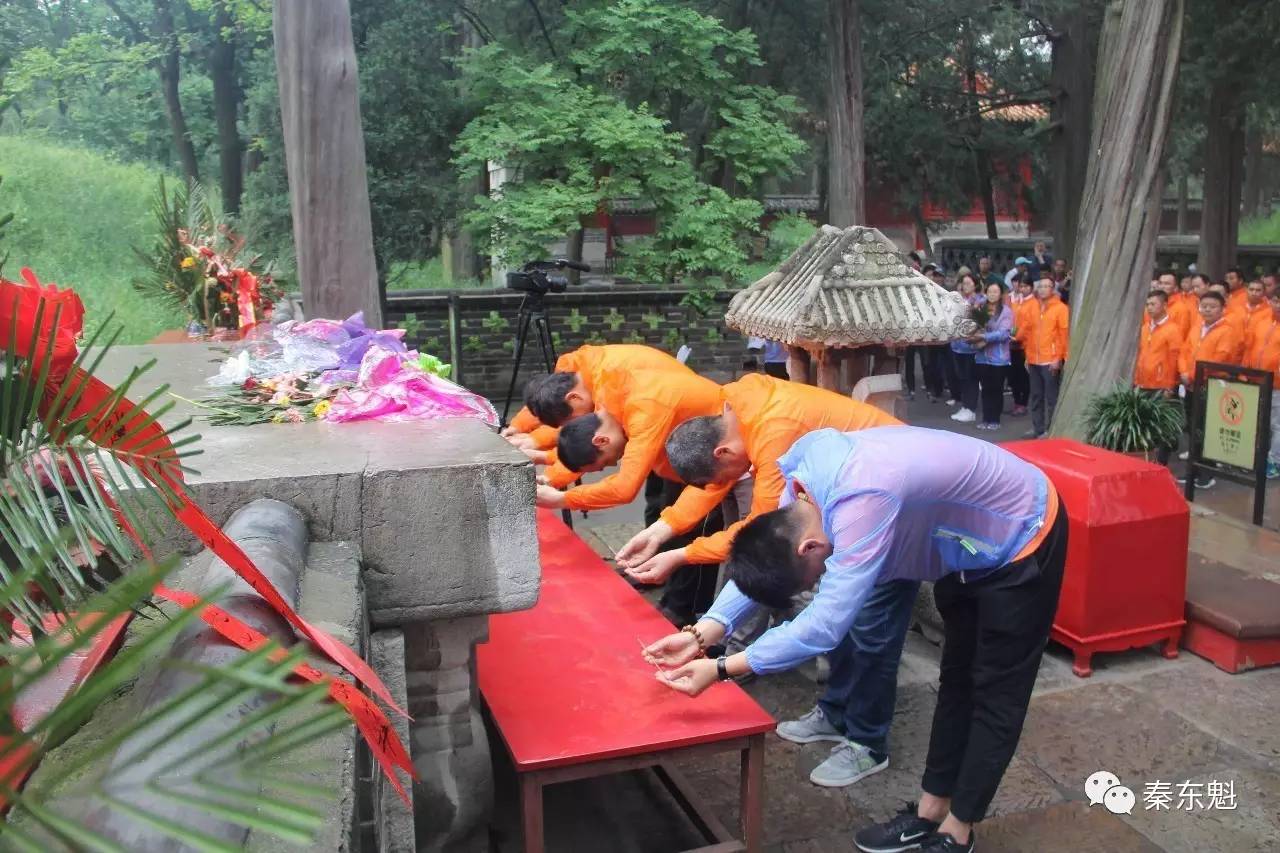 祭拜大成至圣先师孔子