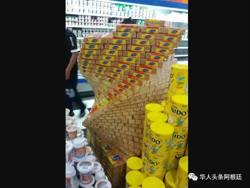 华人超市用饼干摆出新奇造型,成功提高商品销售额