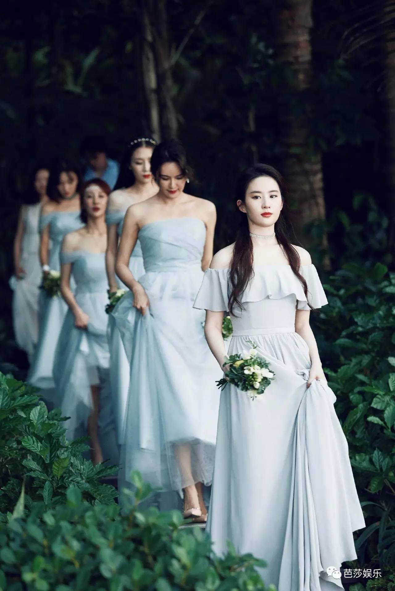 新娘的礼服是中式的，伴娘要怎么穿才好？【婚礼纪】