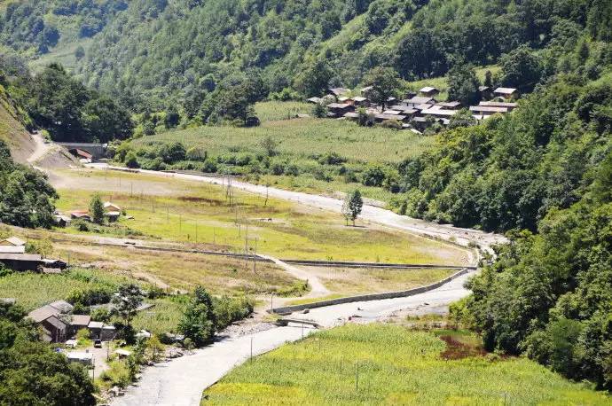 迪麻洛村地址:云南省迪庆州香格里拉县小中甸镇联合村碧沽天池地址