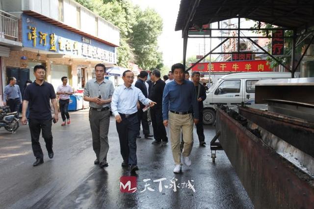 镇雄县南台街道办事处总人口_夜晚街道图片(2)