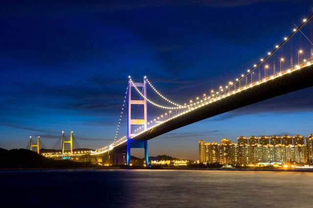 2011年10月,武汉第九座长江大桥——沌口长江公路大桥(原名黄家湖长江