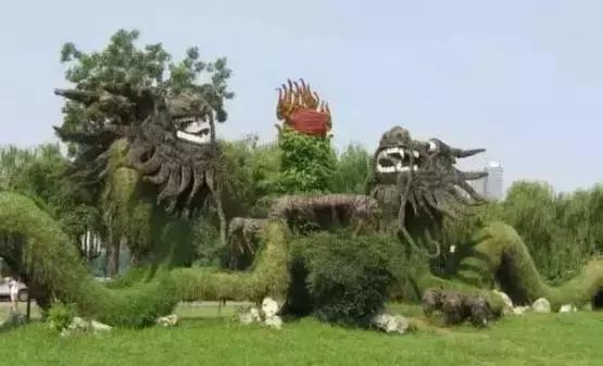 而玄武湖菱洲,是南京人记忆里的乐园,菱洲里的动物园,则是春游的"标配