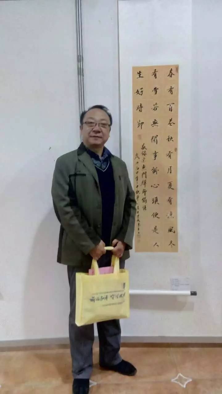 赵小可,吉林省书法家协会会员.