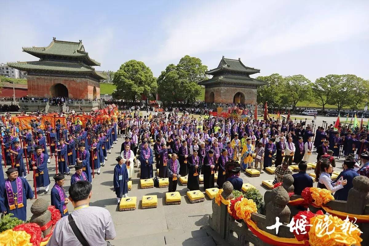 今天上午的武当山全城出动太震撼