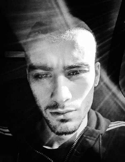 zayn 的 buzzcut,也相当能凸显男人味, 整体清爽干净,又不失造型感.