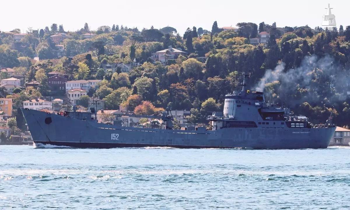 【今日舰闻】俄罗斯海军老旧登陆舰现身博斯普鲁斯海峡