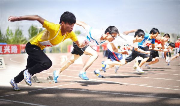 学校运动会英语作文