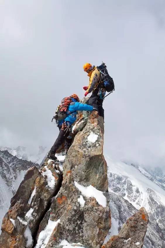 旗图片 / 登山,勇气与意志的考验