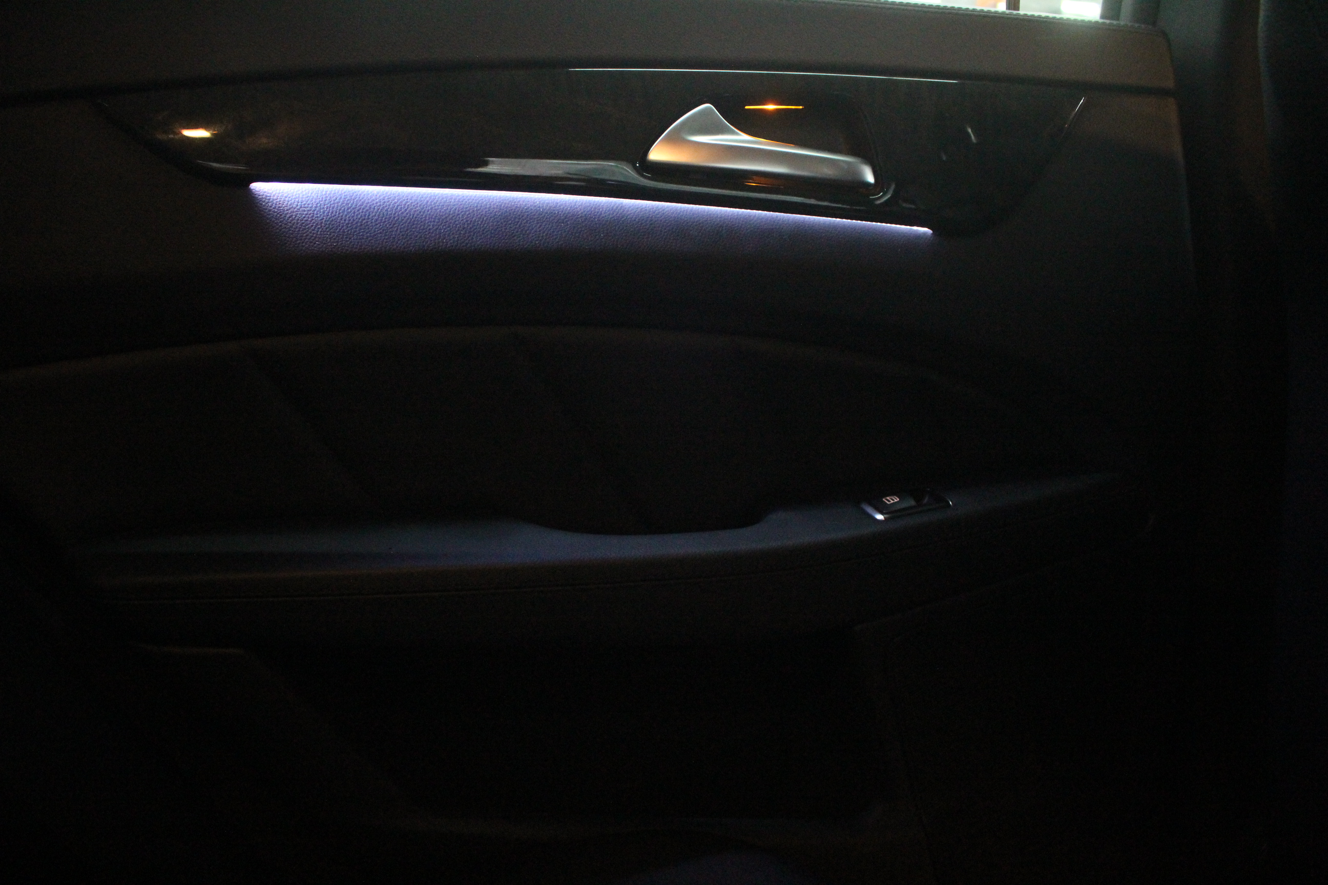 奔驰cls320氛围灯加装，效果真好看