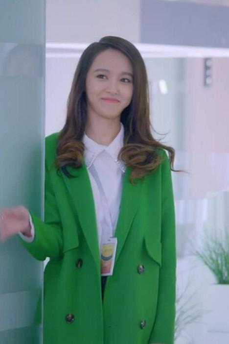 第五名,张雨绮   她穿这一身绿色礼服出席戛纳电影节是惊艳了全场人