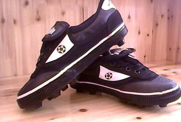 以下是正文 "石林""钉子鞋",这是80年代,90年代小时候的运动鞋,小时候