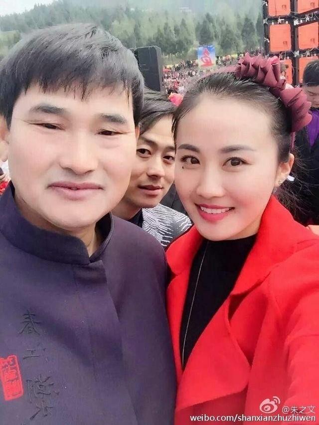 朱之文近照曝光,妻子打扮似仙女,大衣哥迎来中年危机