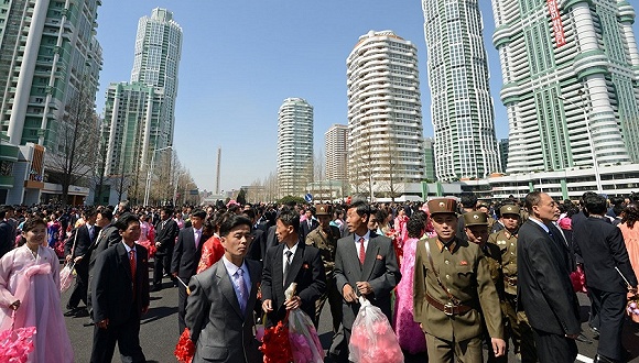 bbc记者4年后再访平壤:民众名牌衣服抢眼 本土手机玩不停(组图)