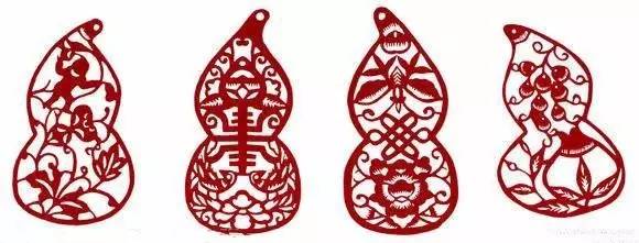 古时人们会用红色毛边纸剪成葫芦,里面包括"五毒"图案,称为"葫芦花"