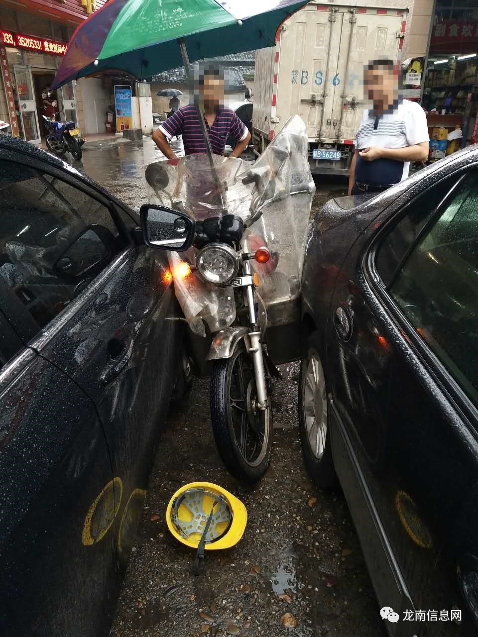 点开查看摩托车失控  ↓ 没有一点点防备就撞进去了 轿车,摩托车