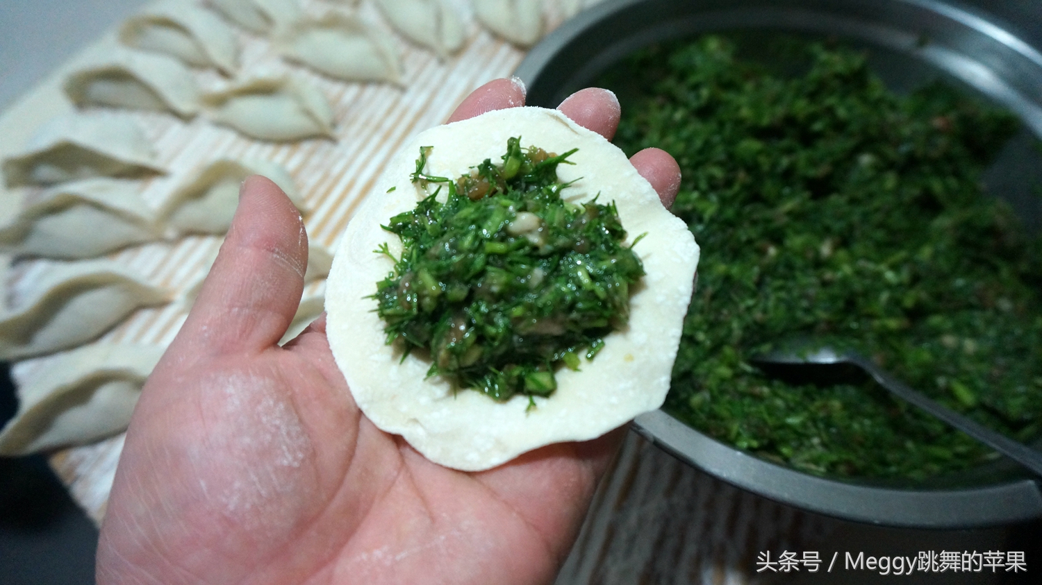 这菜包饺子真鲜,我一顿能吃30个,可老公却嫌它臭,一口不吃!