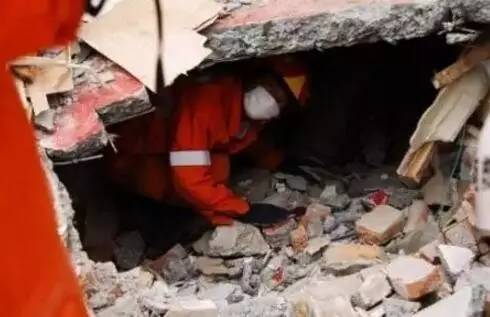 汶川地震 经济损失总量_汶川地震