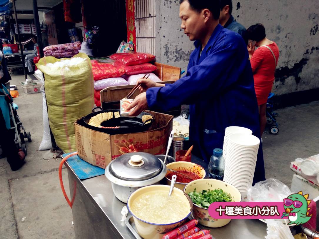 推荐一些十堰街头美味的臭豆腐小摊