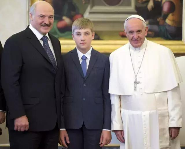 万人丛中注意到了他——白俄罗斯总统卢卡申科的儿子尼古拉·卢卡申科