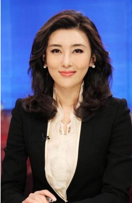 2015年5月1日,加盟中央电视台财经频道,主持新闻资讯类节目《第一时间