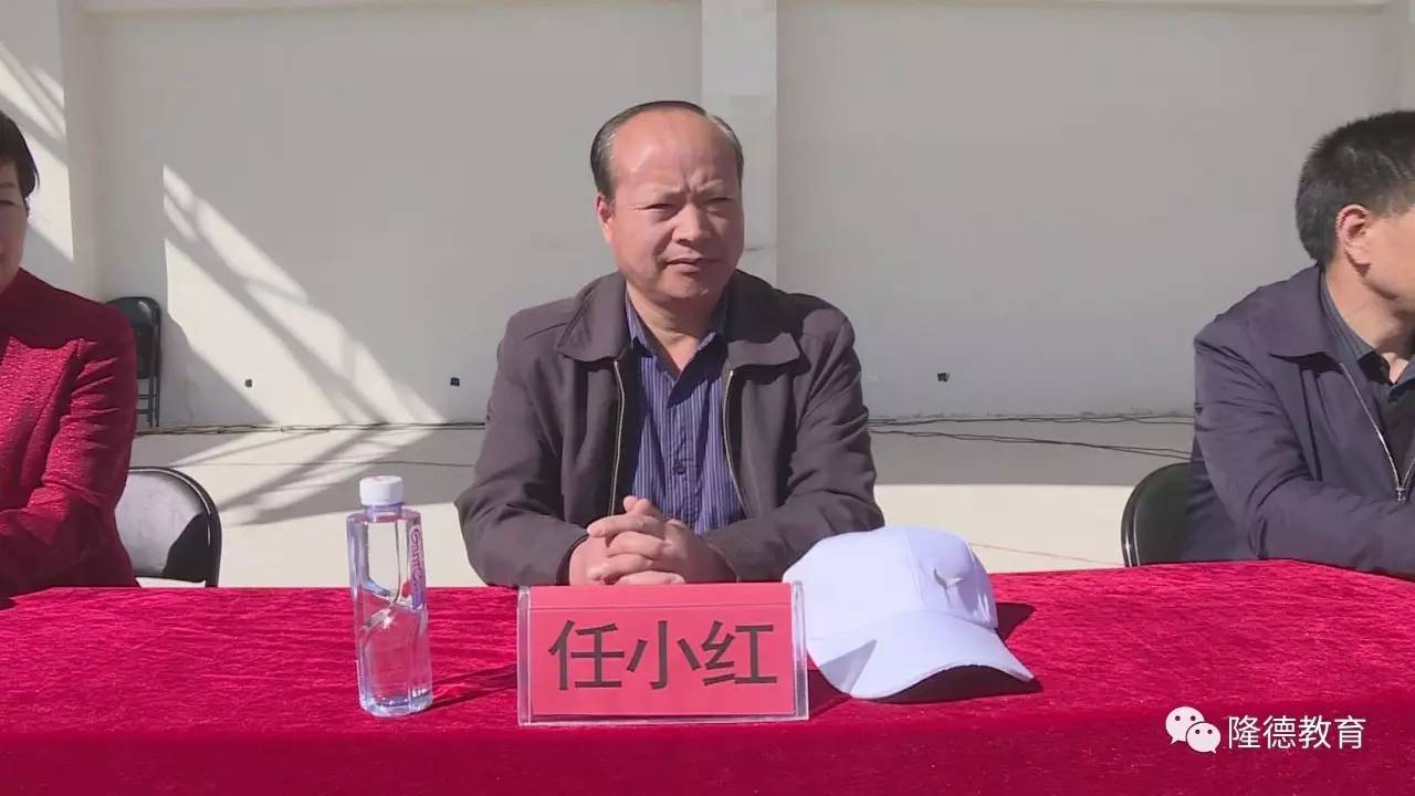 县委书记袁秉和,人大副主任刘玲,副县长马晓红,政协副主席任小红参加